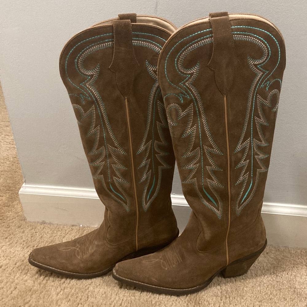 Shyanne Brown Cowboy Boots with Embroidered Design